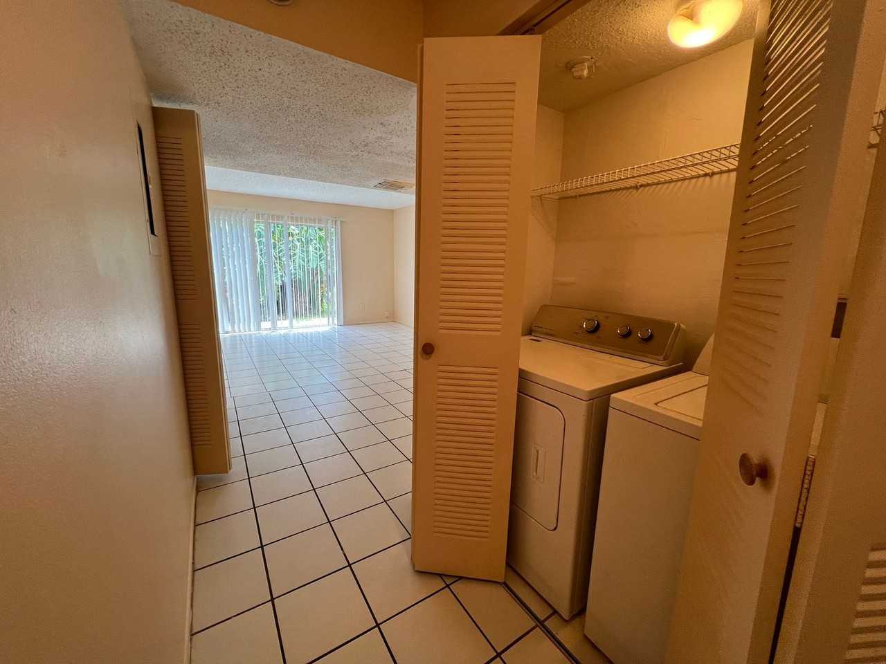 12116 Napiers Cir - Photo 3 of 14