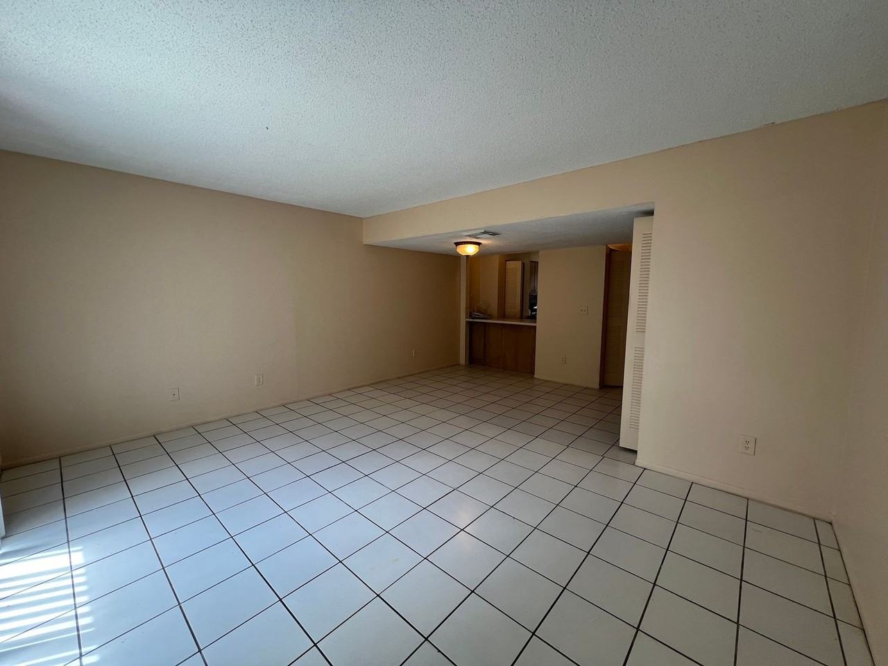 12116 Napiers Cir - Photo 4 of 14