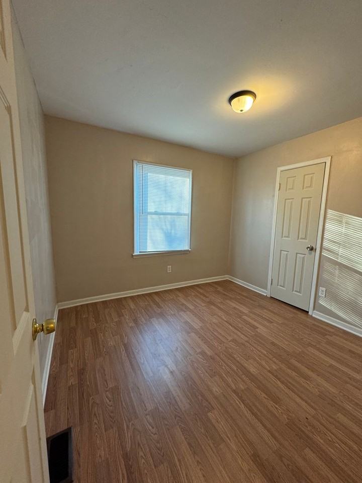 630 Dundeen Dr - Photo 4 of 8