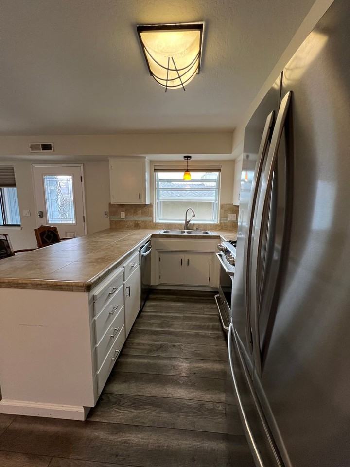228 Treasure Island Dr - Photo 5 of 17