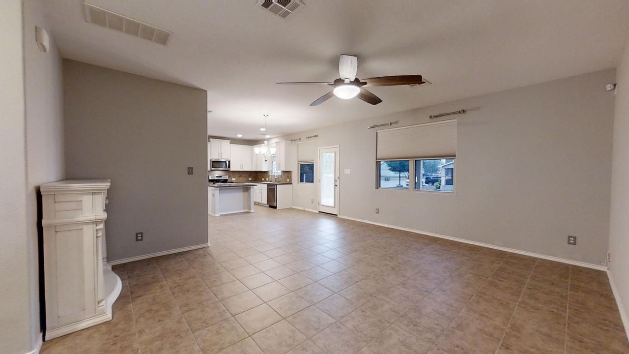 2915 Thunder Gulch - Photo 2 of 43