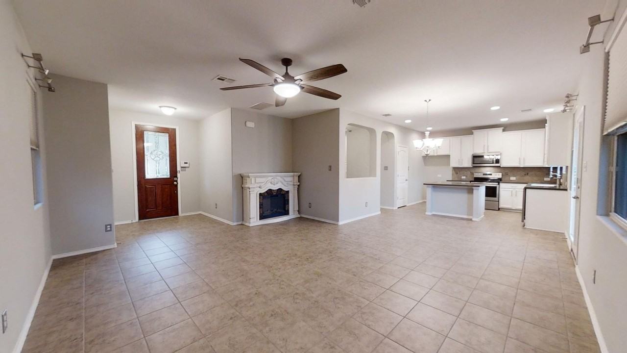 2915 Thunder Gulch - Photo 3 of 43
