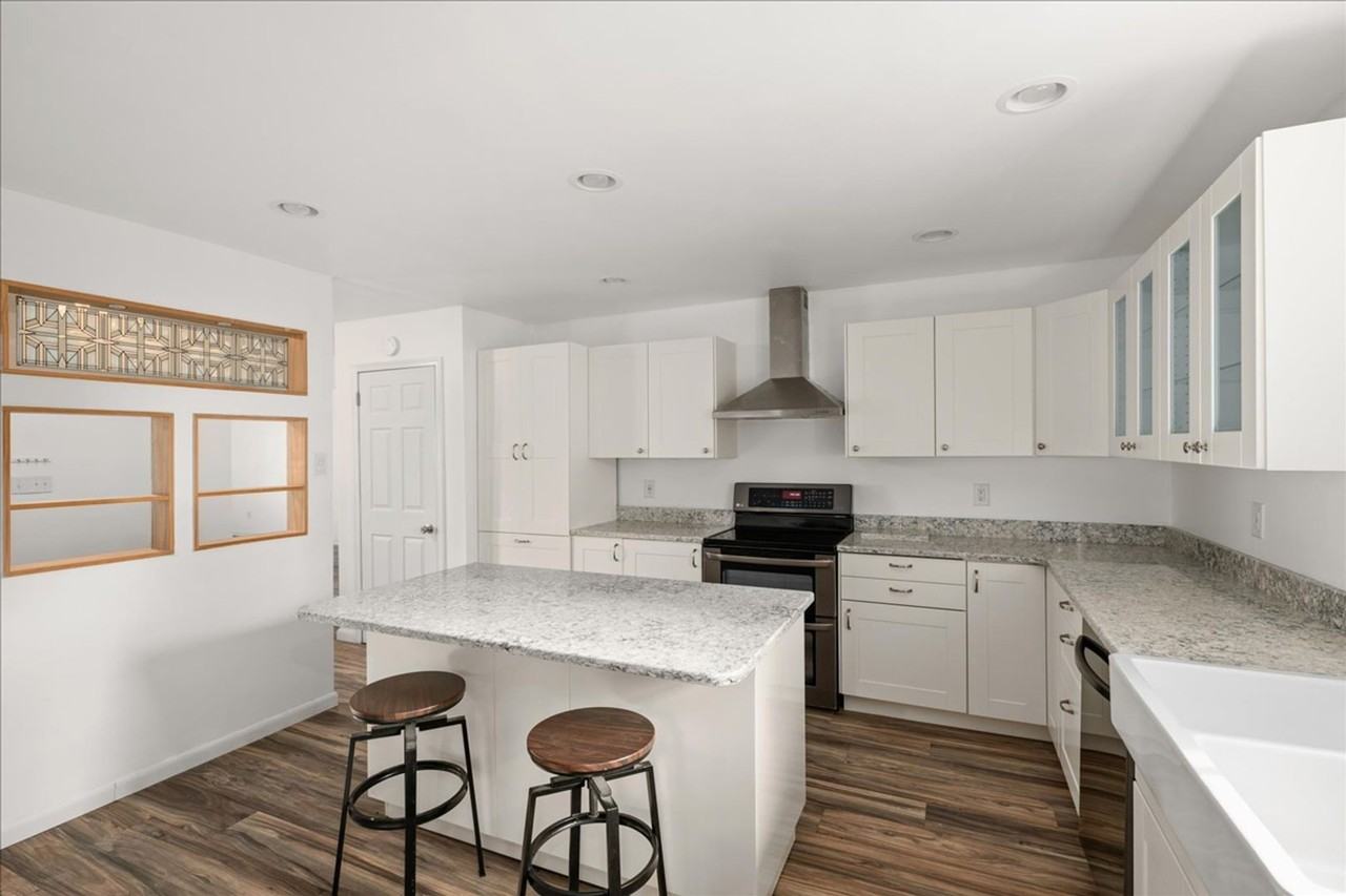 10 James Dr - Photo 5 of 30