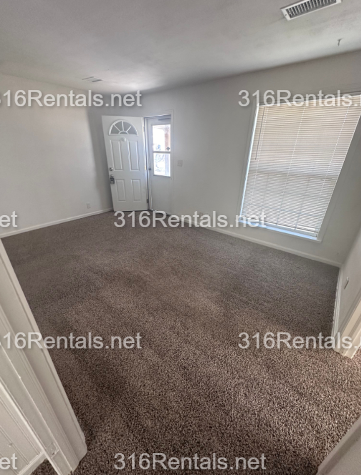2305 S Topeka Ave - Photo 2 of 10