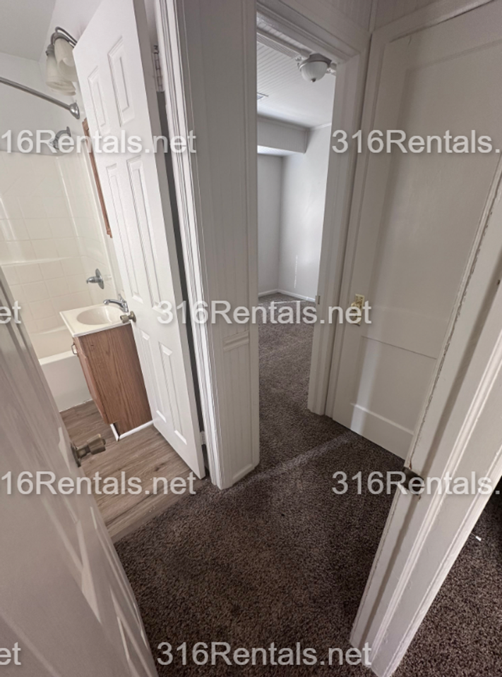2305 S Topeka Ave - Photo 4 of 10