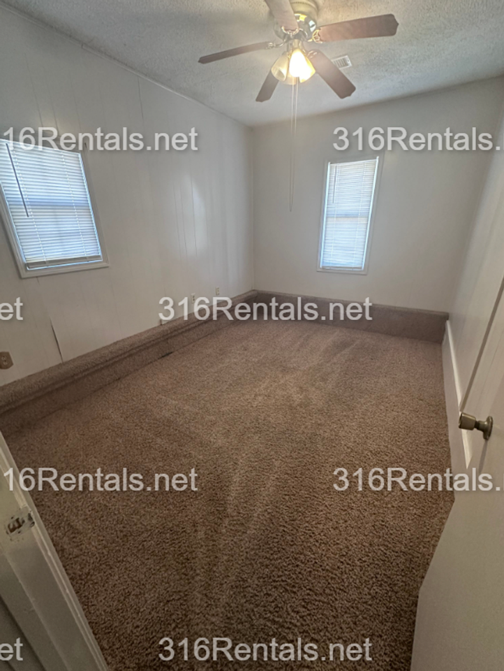 2305 S Topeka Ave - Photo 7 of 10