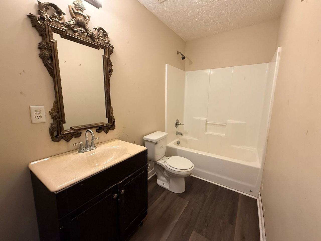 1307 Magnolia St - Photo 4 of 9