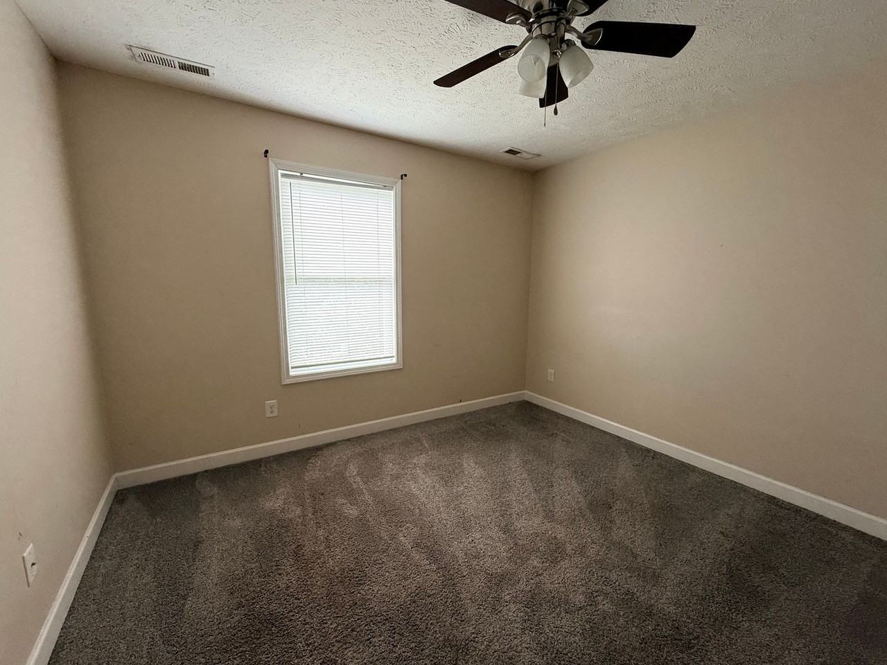 1307 Magnolia St - Photo 7 of 9