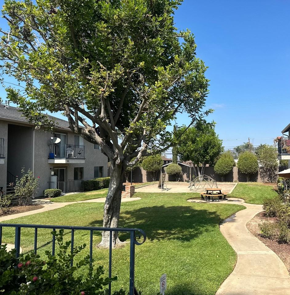 Heights Square Apartments! - Photo 2 of 10