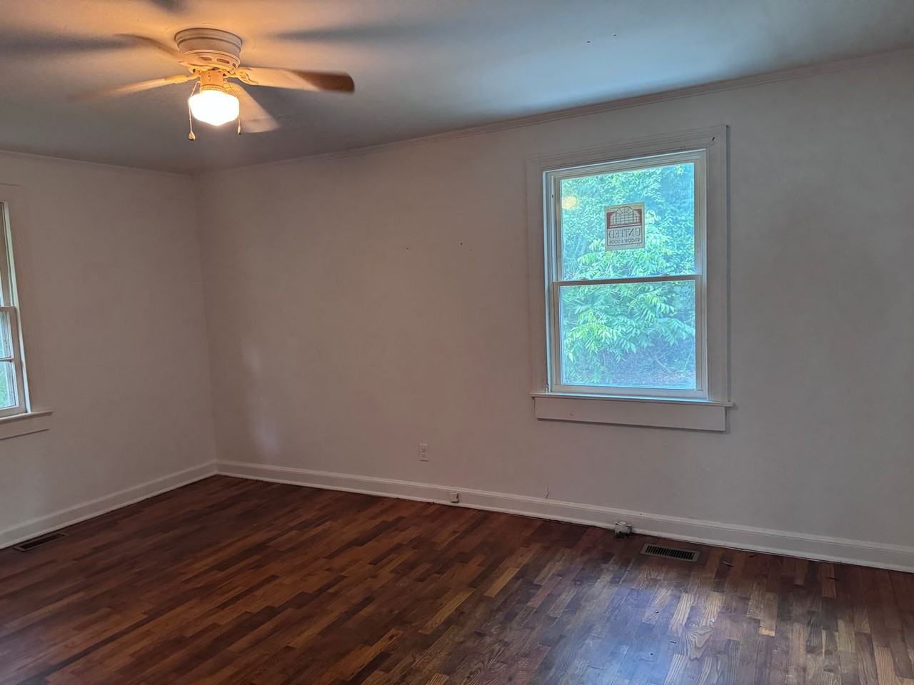 303 1/2 W Washington Ave - Photo 6 of 9