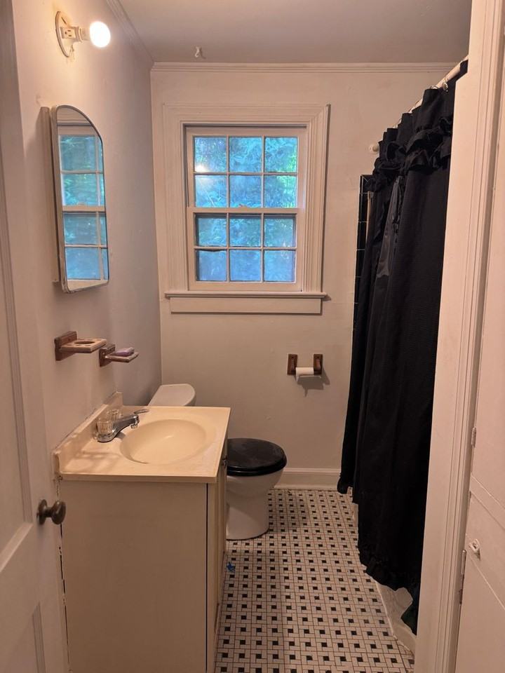 303 1/2 W Washington Ave - Photo 7 of 9
