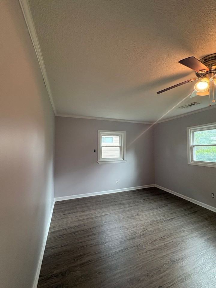 5019 Greenview Dr - Photo 2 of 10