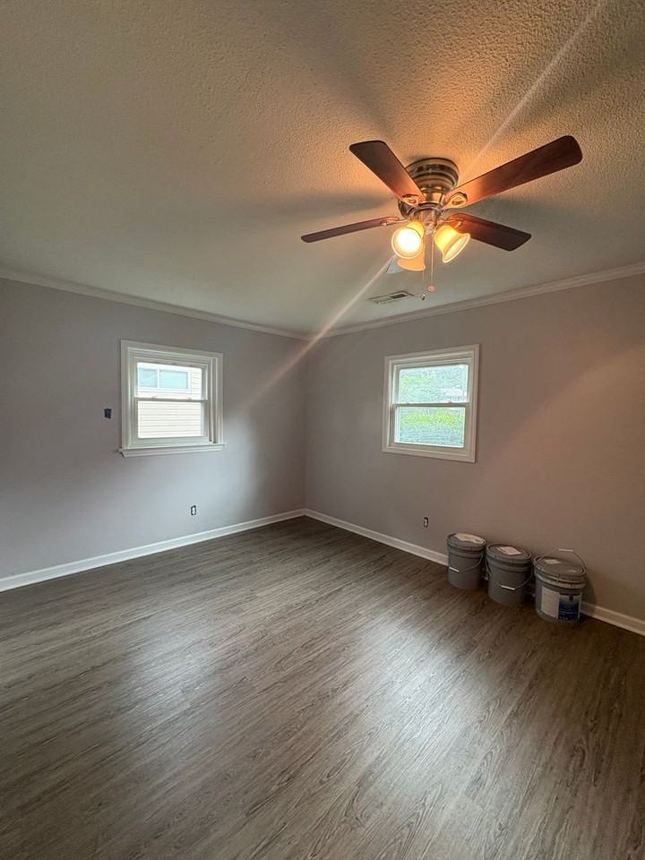 5019 Greenview Dr - Photo 5 of 10