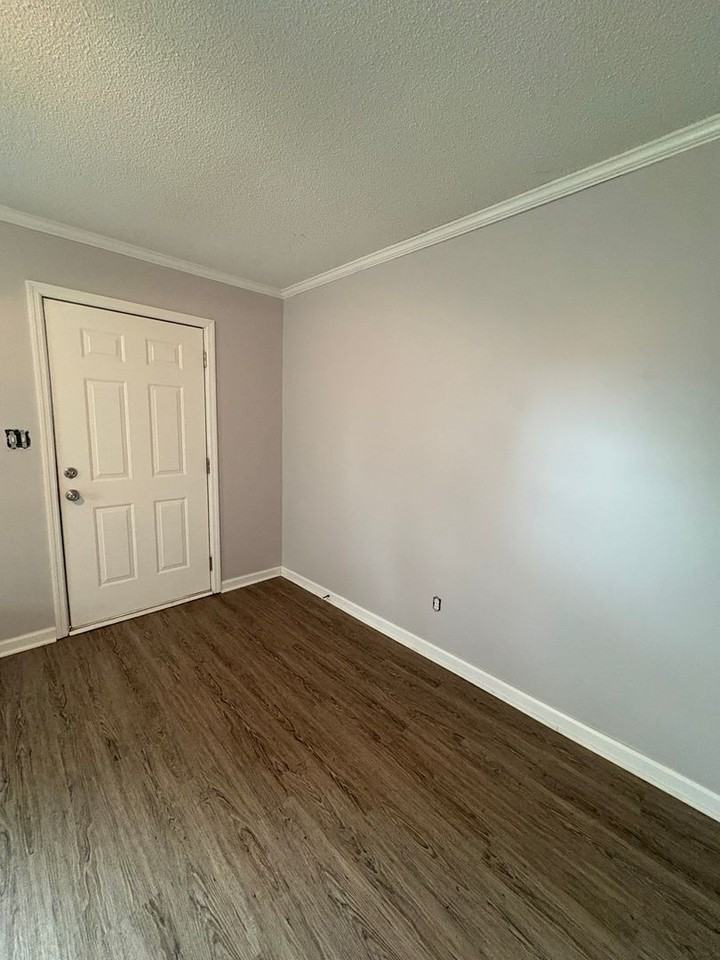 5019 Greenview Dr - Photo 6 of 10