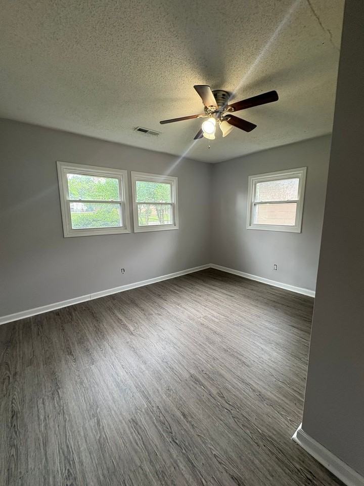 5019 Greenview Dr - Photo 7 of 10