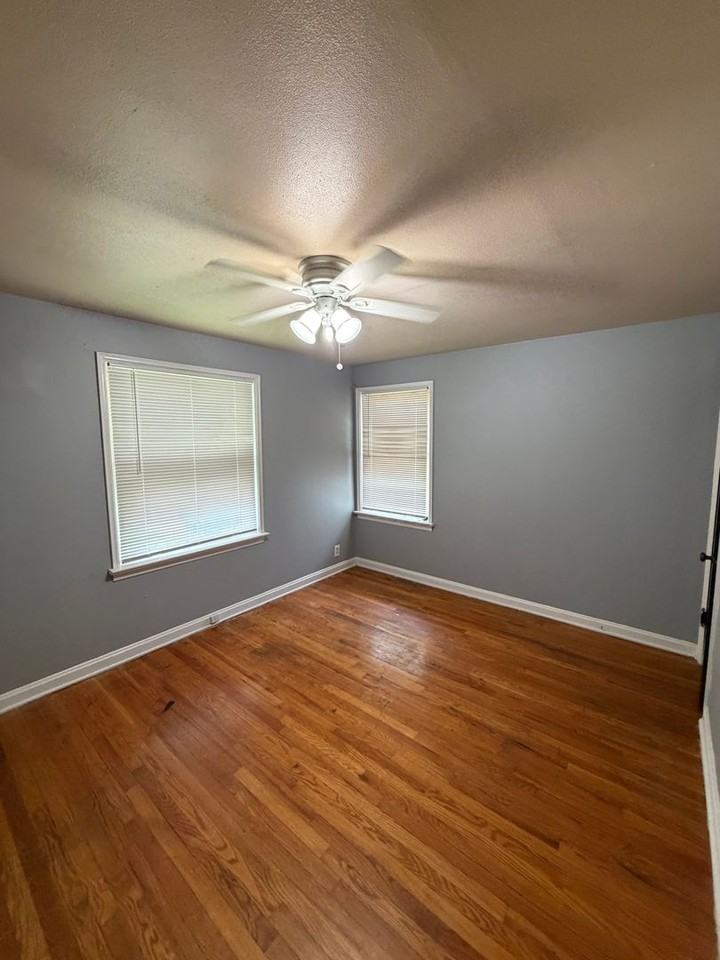 1927 Stillwater Dr - Photo 2 of 9