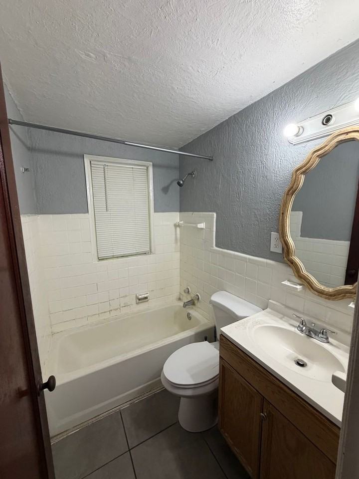 1927 Stillwater Dr - Photo 4 of 9