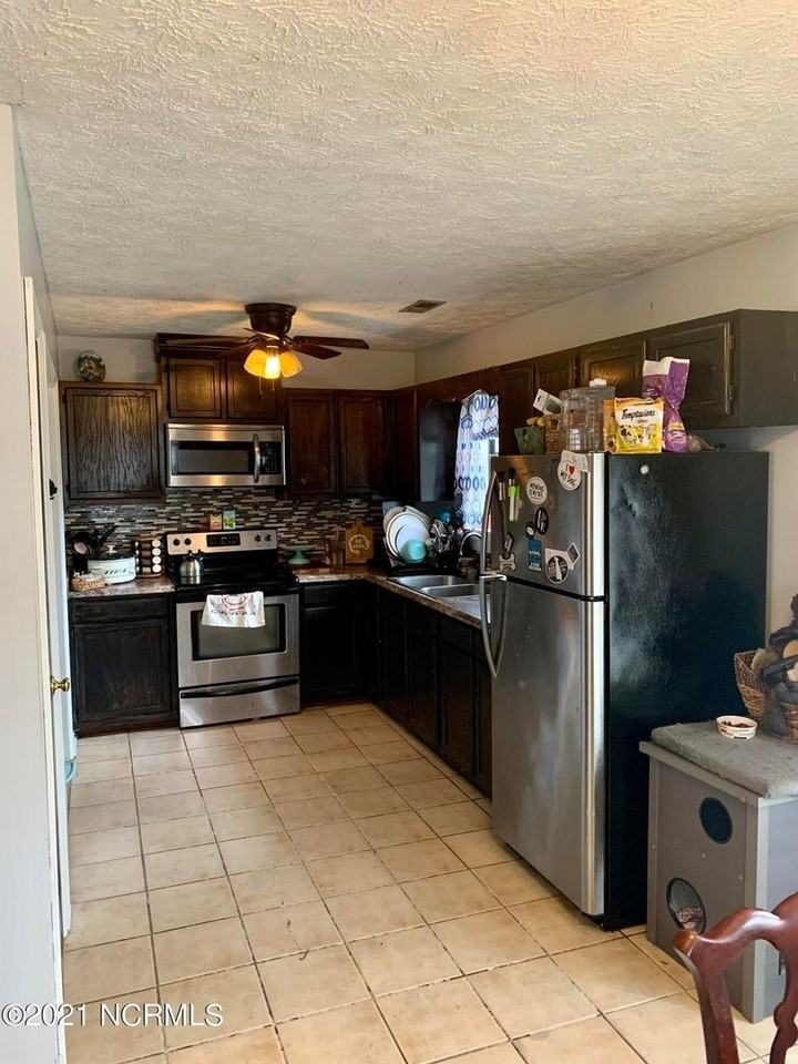 124 Hampton Dr - Photo 2 of 2