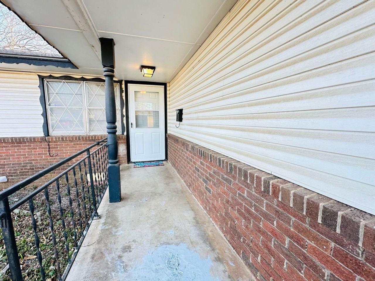 108 Ne 9th St - Photo 3 of 31