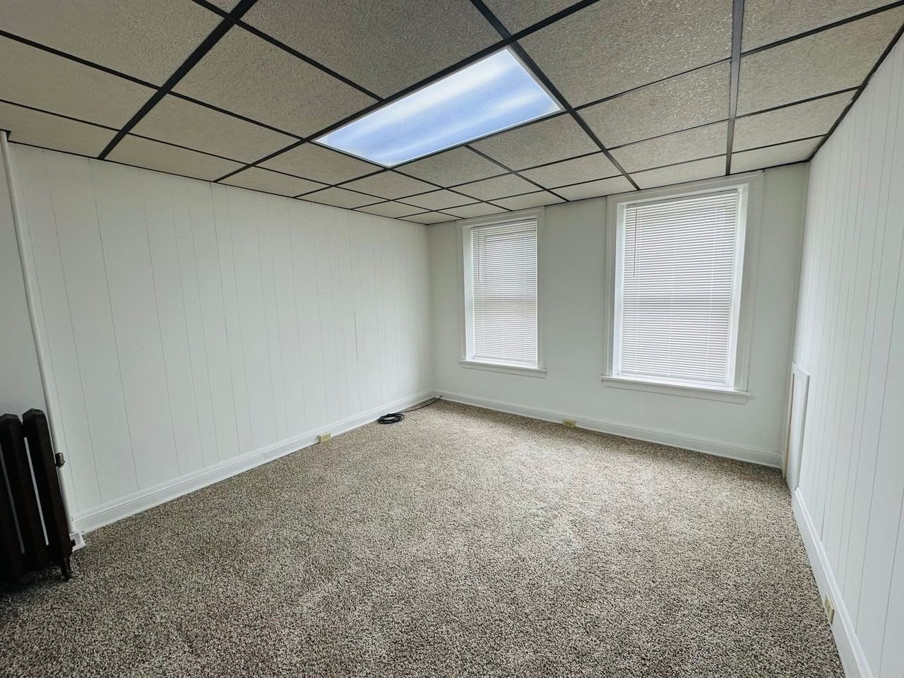 207 S Beaver St - Photo 3 of 6
