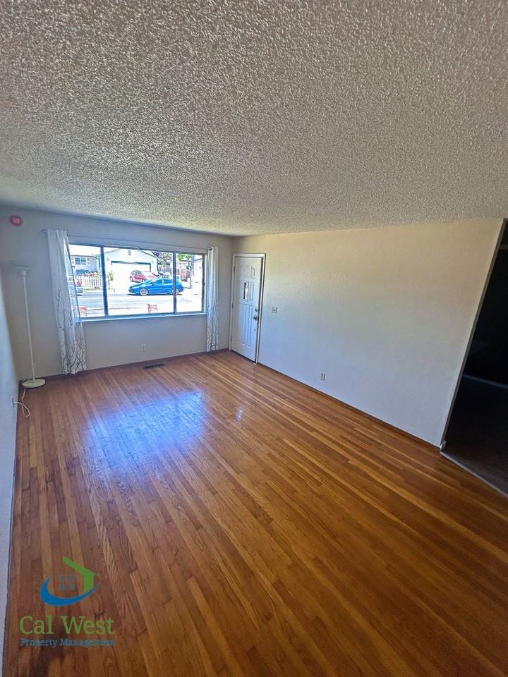 790 Welburn Ave - Photo 2 of 24