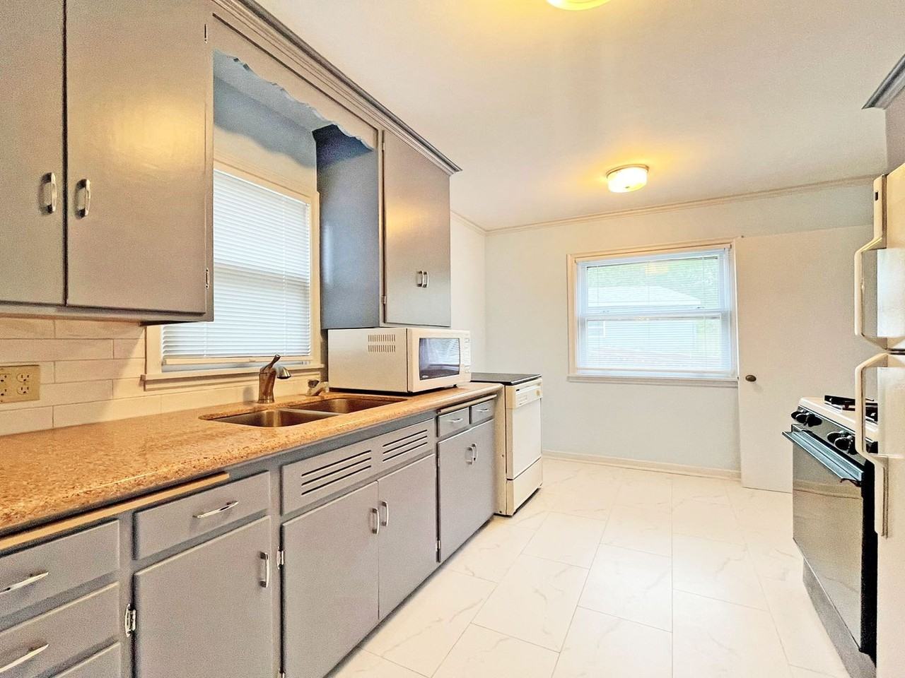 8824 W 34th St - Photo 5 of 16