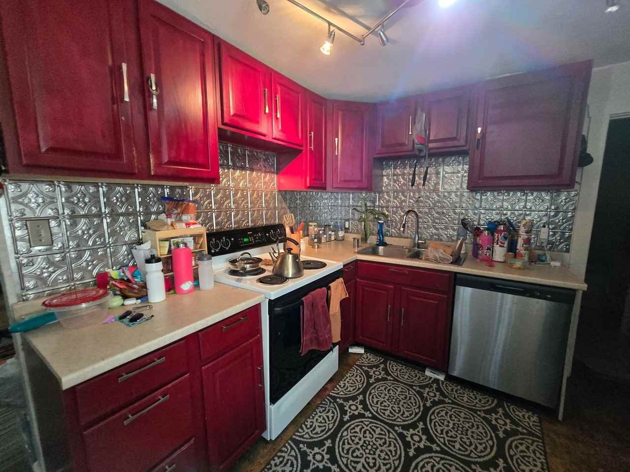348 Collyer St #104 - Photo 2 of 3