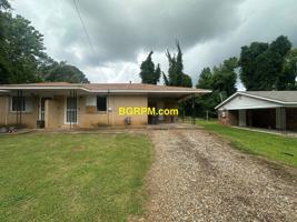 featured image of 2200 Green Acres Rd