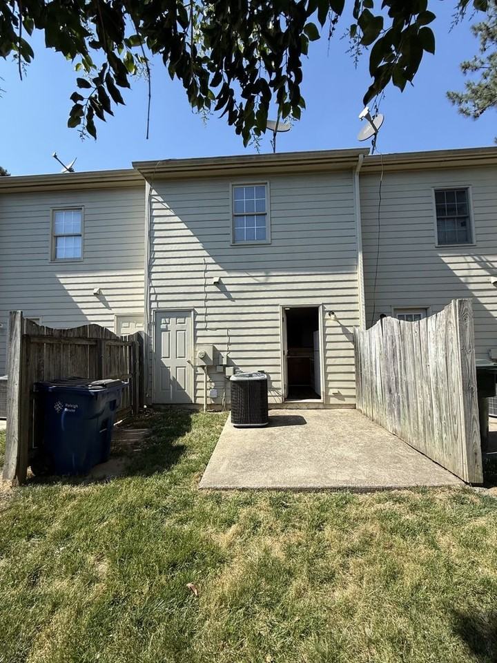 2905 Faversham Pl - Photo 2 of 15