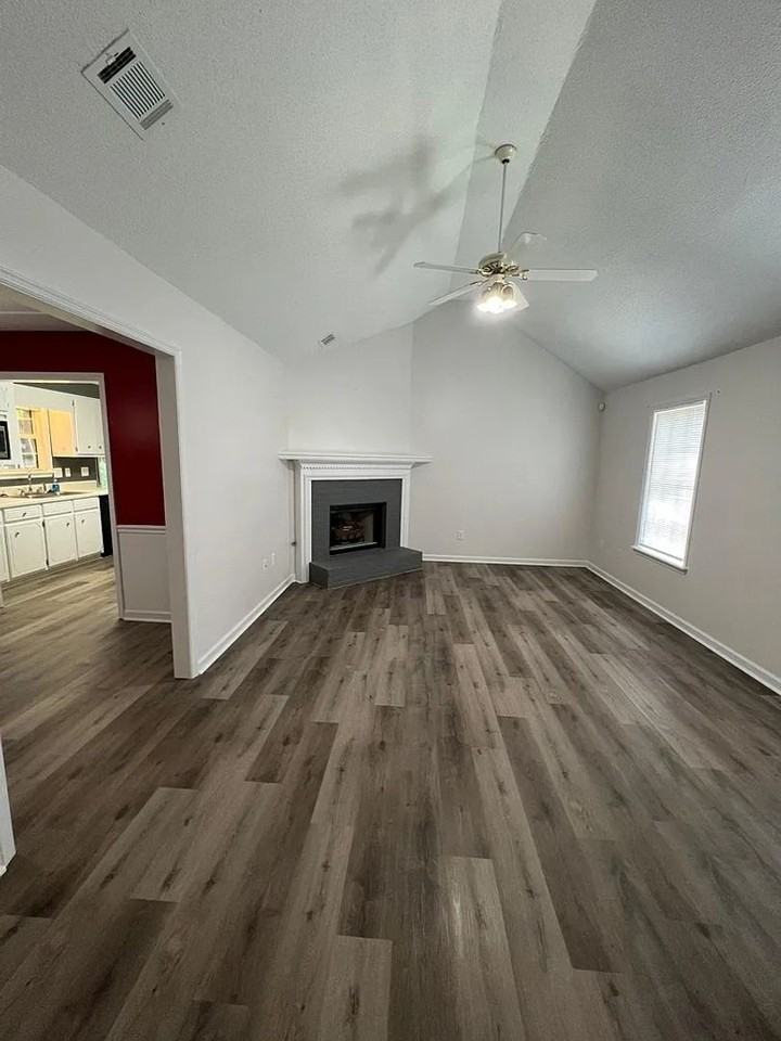 2945 Pointewest Dr - Photo 2 of 17