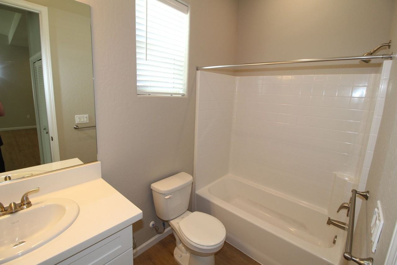 2379 N Arthur Ave - Photo 5 of 10