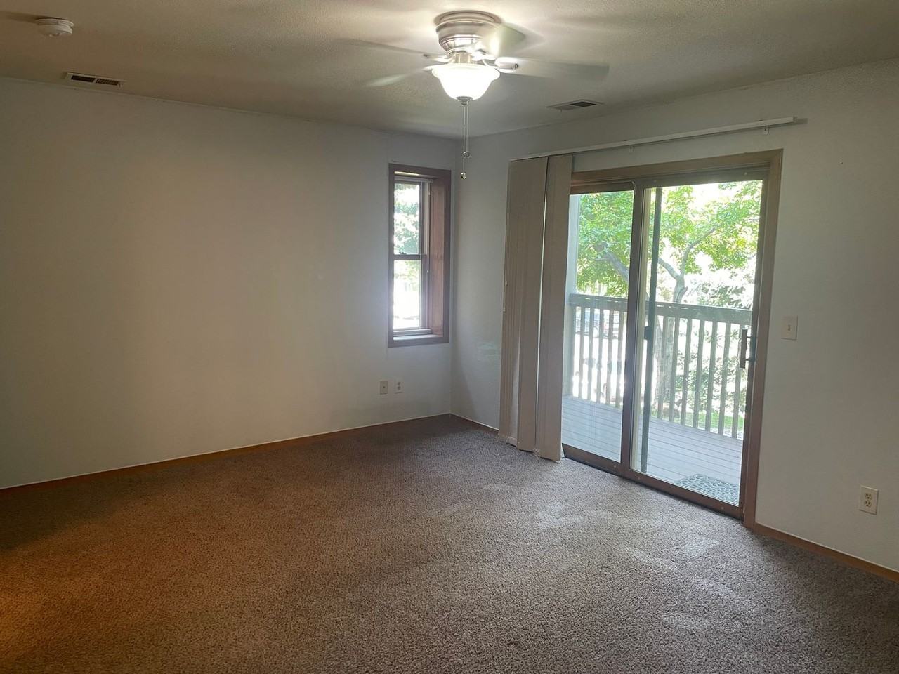 2853 Springdale Ln - Photo 4 of 8