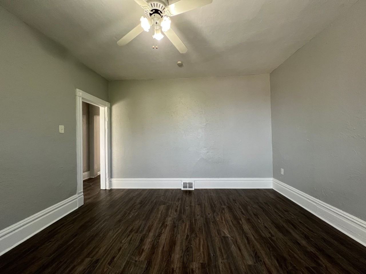 218 Mary St - Photo 2 of 21