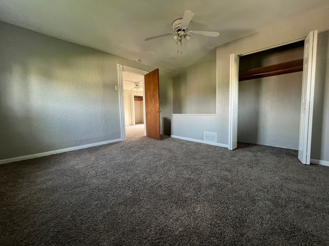 218 Mary St - Photo 4 of 21