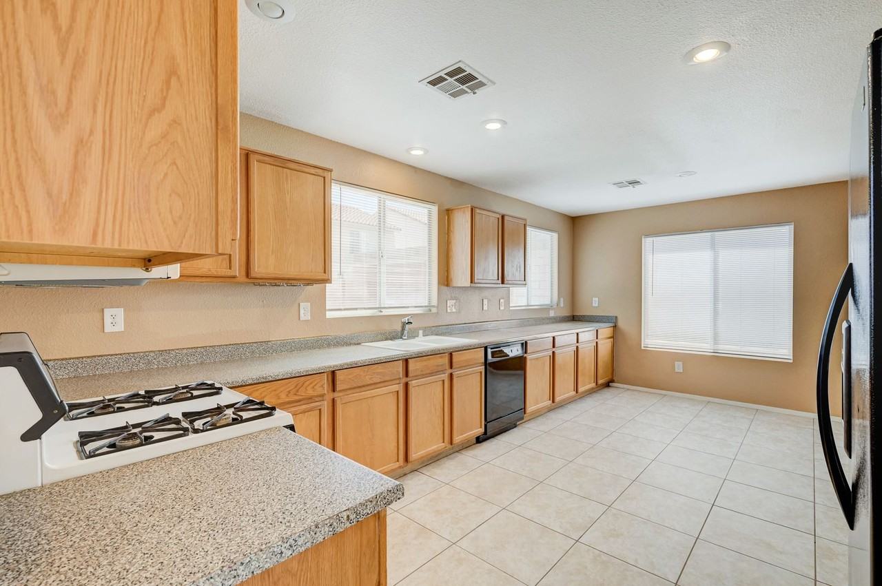 8621 Grand Pine Ave - Photo 2 of 44