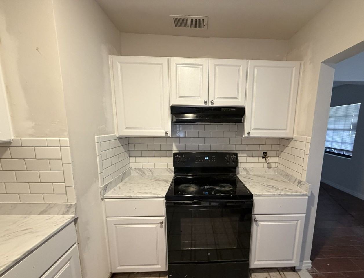 3448 Inwood Cir E - Photo 3 of 12