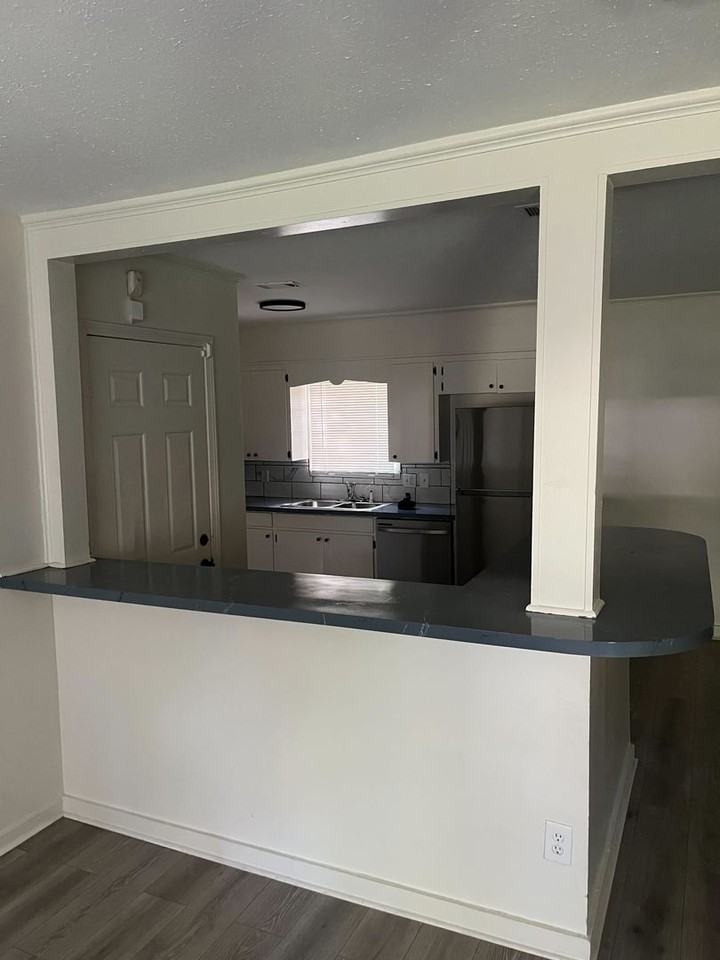 3308 Ramona St - Photo 3 of 9