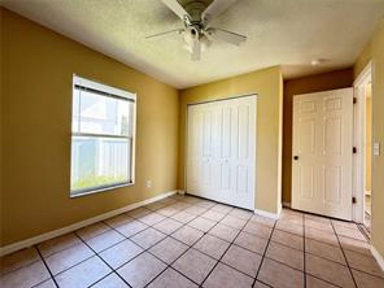 724 Versailles Ln - Photo 5 of 13