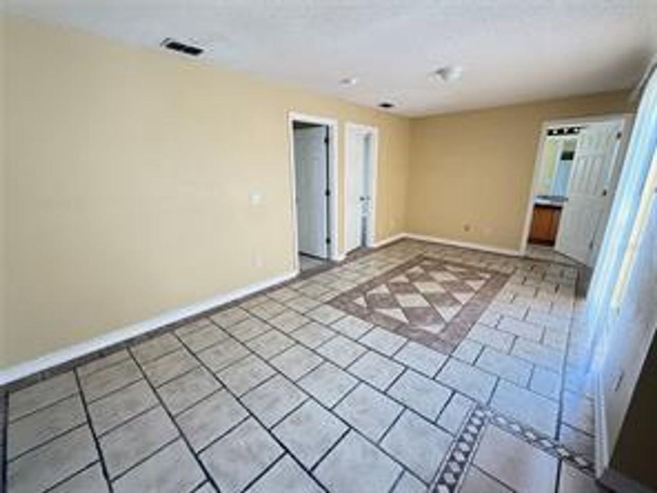724 Versailles Ln - Photo 6 of 13