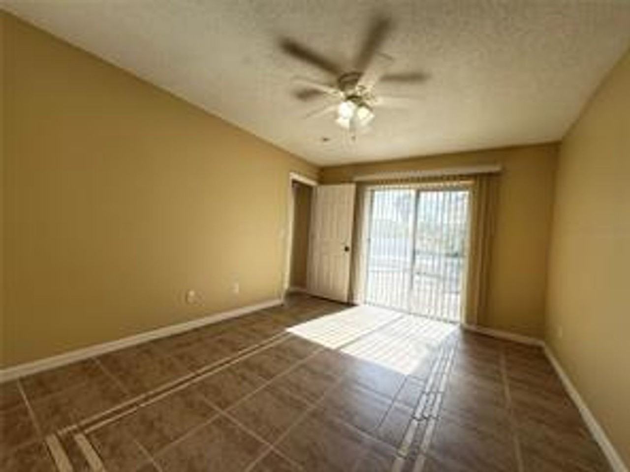 724 Versailles Ln - Photo 7 of 13