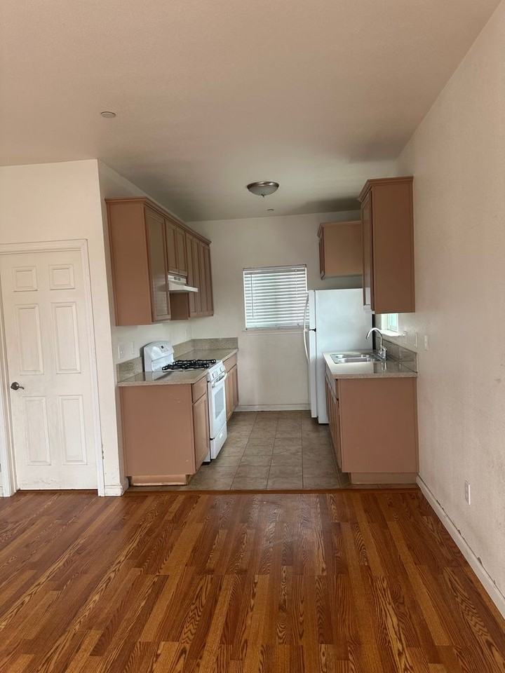 1258 Ramona Ave - Photo 2 of 8