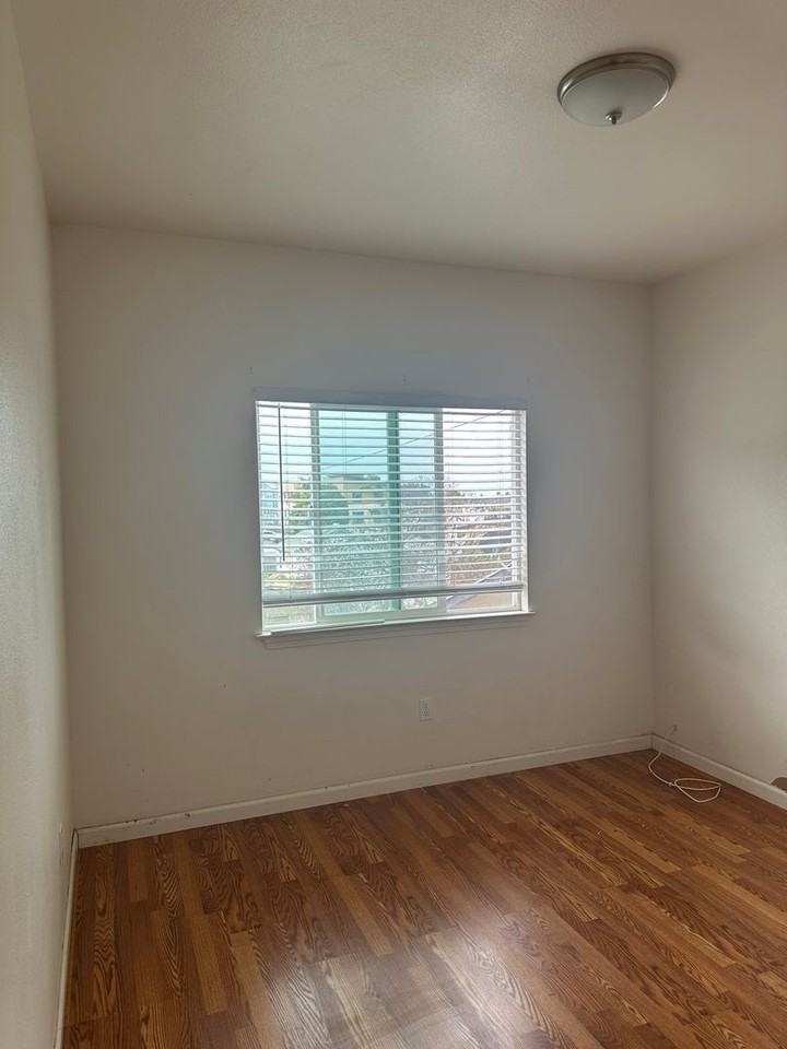1258 Ramona Ave - Photo 4 of 8