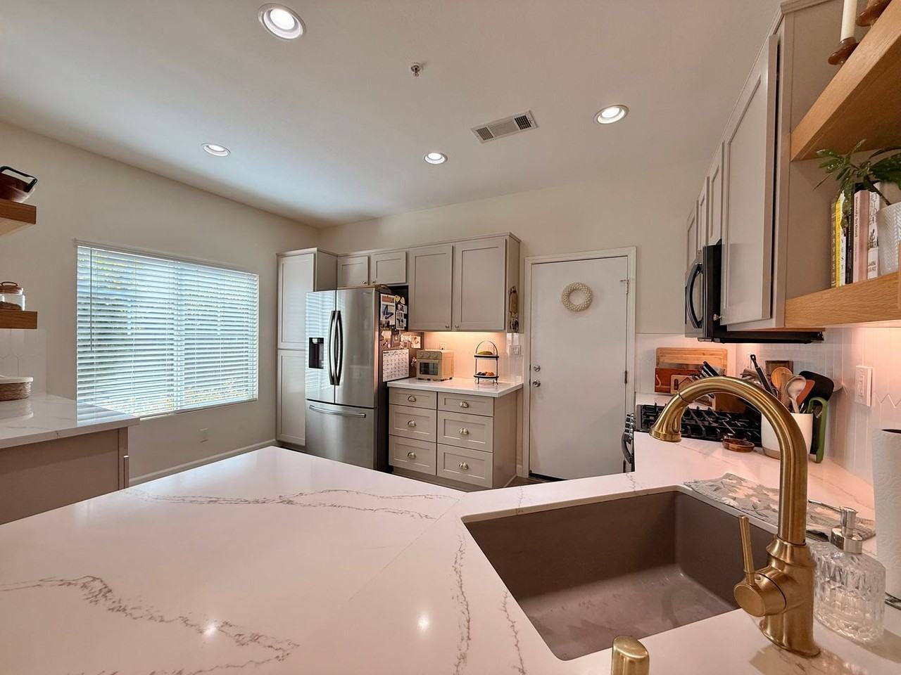 1827 Morning View Dr - Photo 4 of 14
