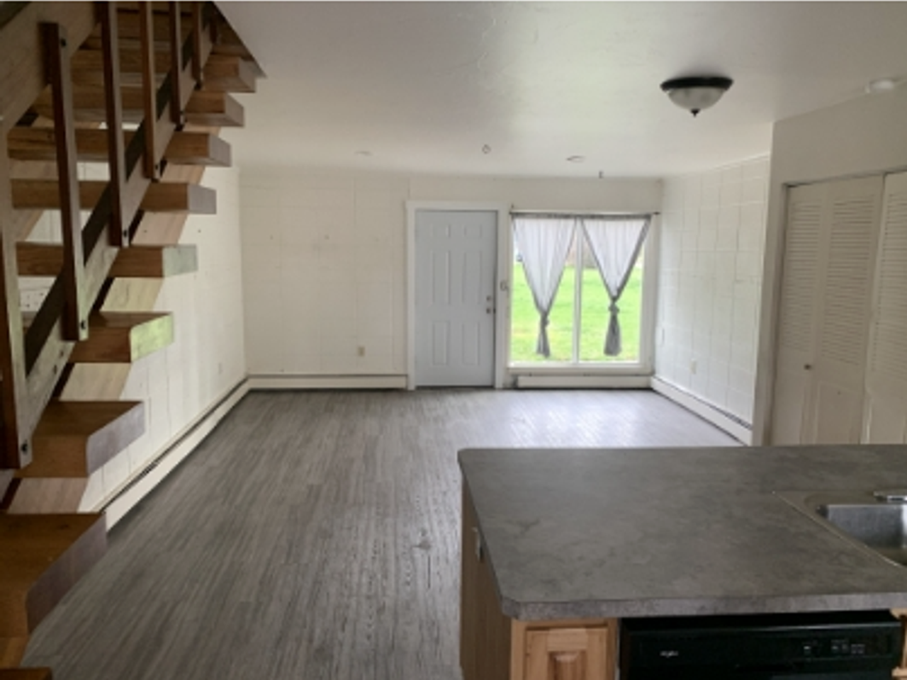 1108 W Alderson St - Photo 3 of 9