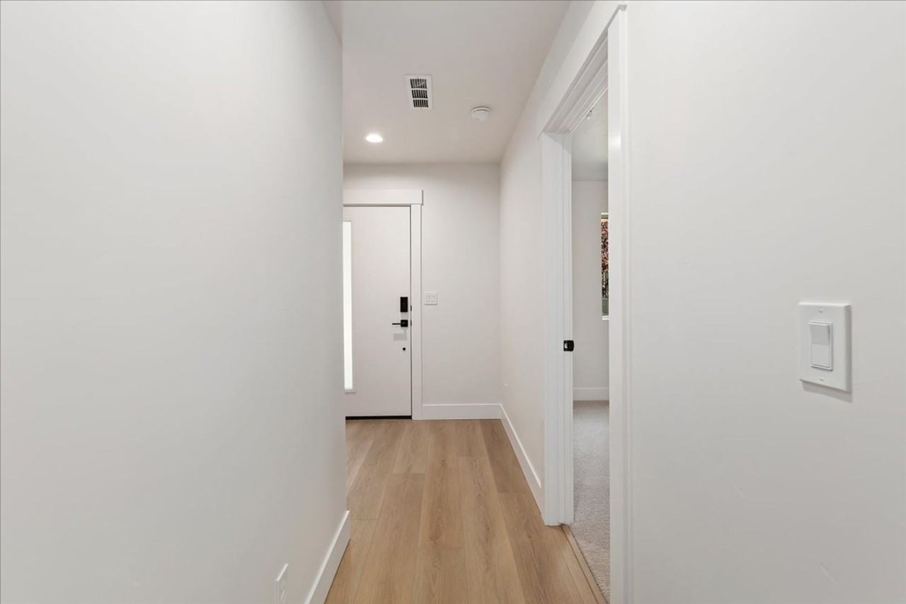 1739 S Rock View Ln - Photo 4 of 31