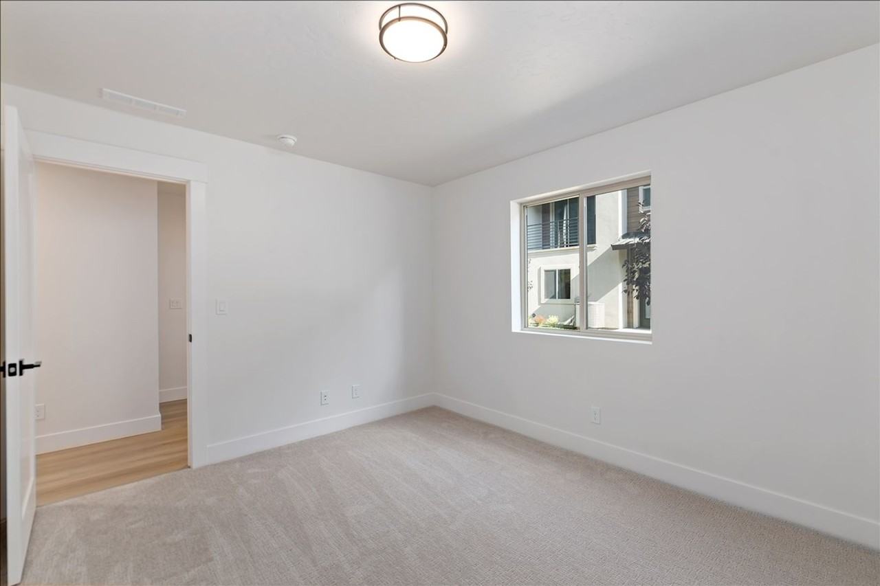 1739 S Rock View Ln - Photo 6 of 31