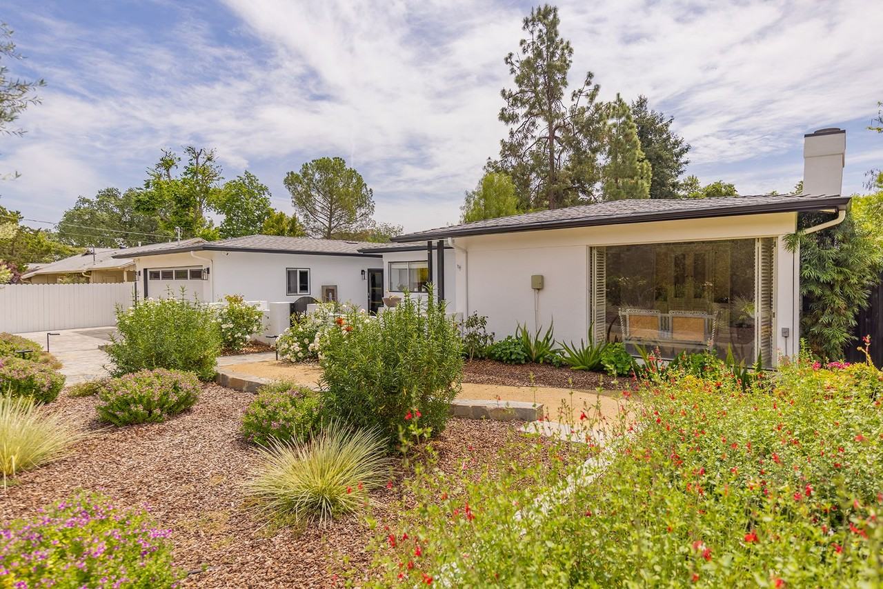 413 W Matilija St - Photo 2 of 31