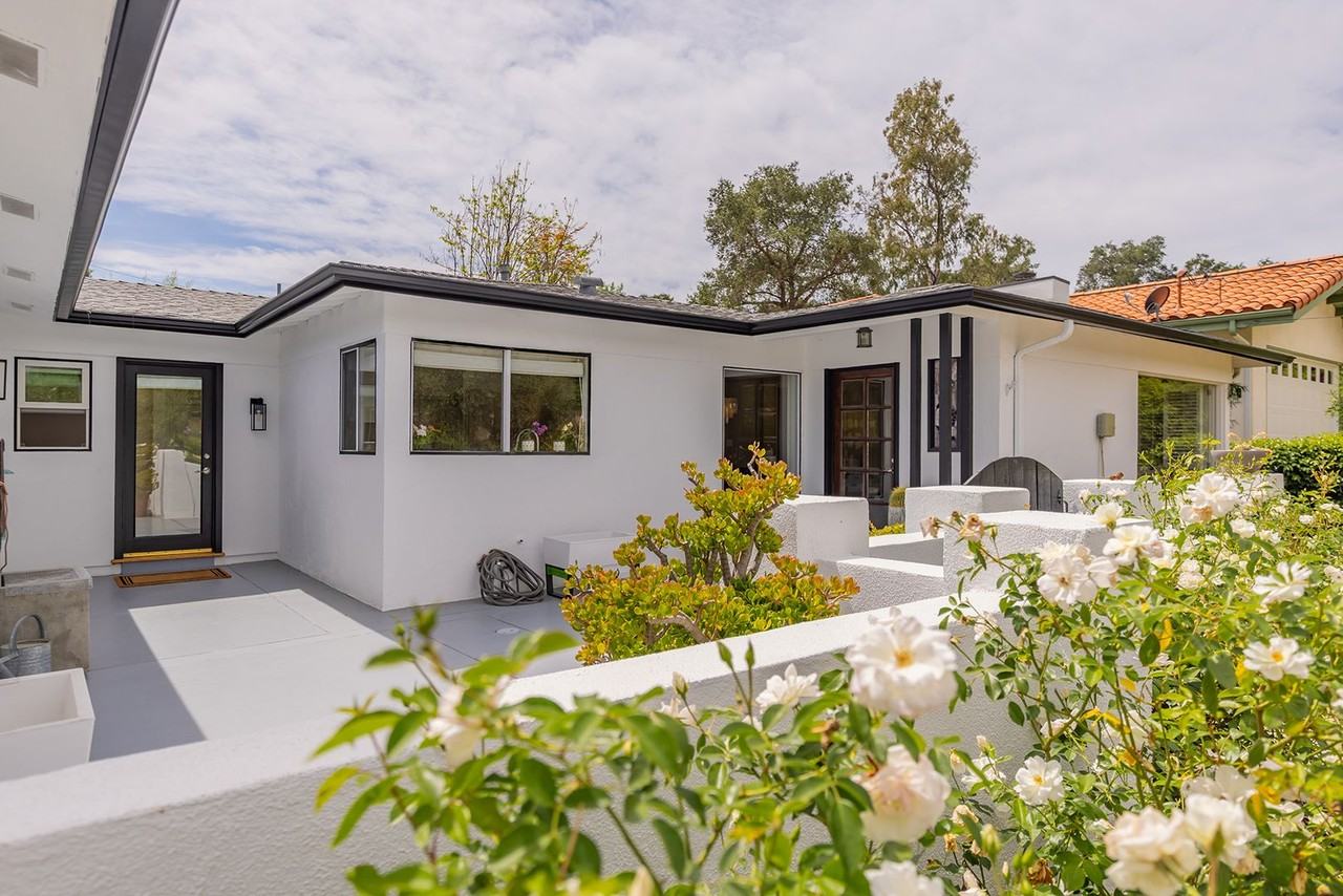 413 W Matilija St - Photo 3 of 31