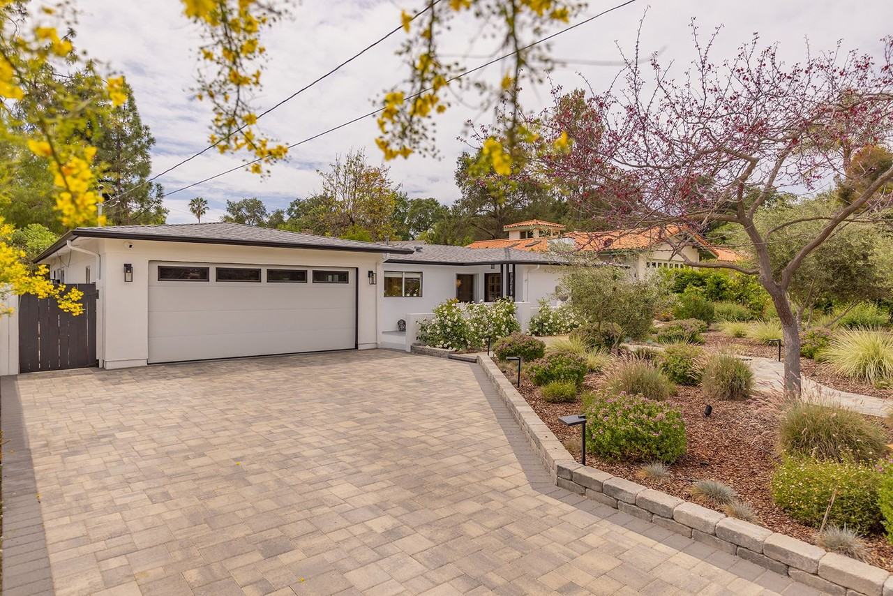 413 W Matilija St - Photo 4 of 31
