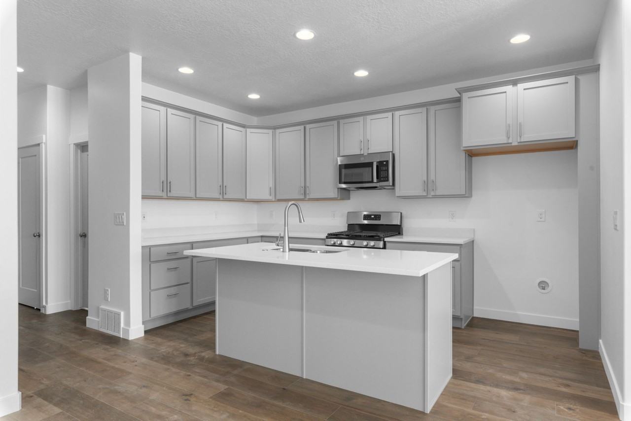 1441 W 11380 S - Photo 4 of 20